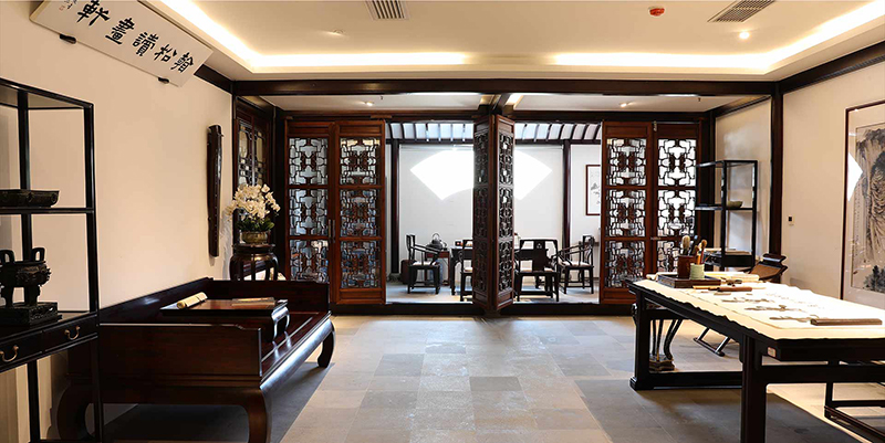 1697708117844068.jpg 4-构建家的温馨:红木家具在家居中的角色.jpg